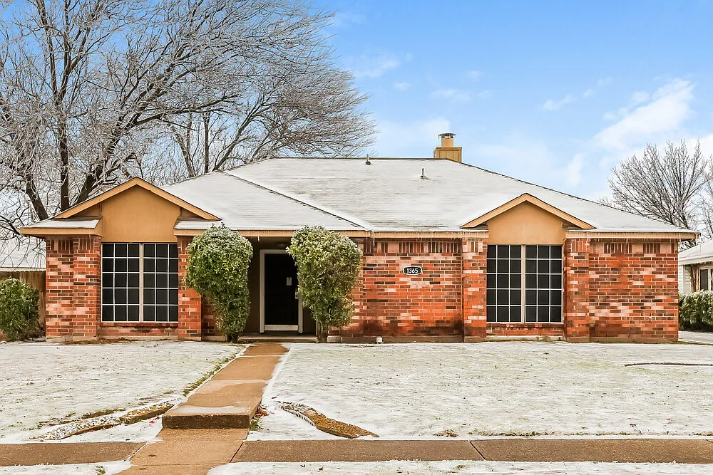 3 bed, 2.0 bath, 1597 sqft, $2,300 — Photo 1