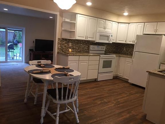 3rd image of 1597 Forest Glen Dr