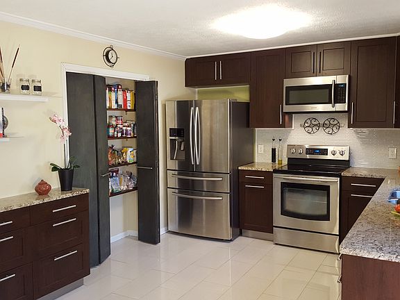 2nd image of 179 Brighton Ct SW