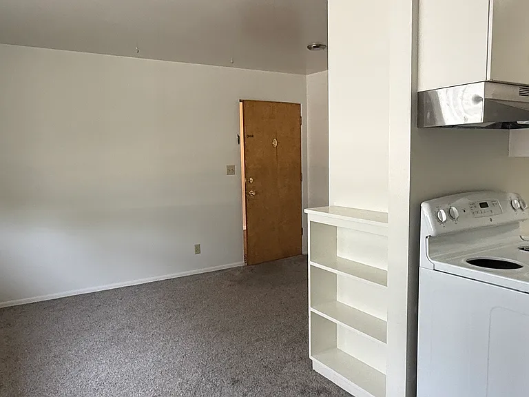 527 E Main St #7 — Photo 6