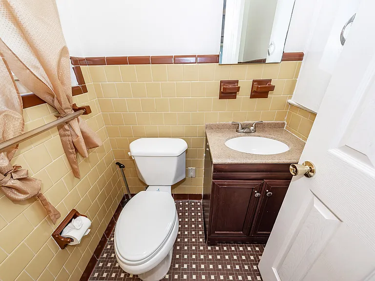 110 Gordon St — Photo 14