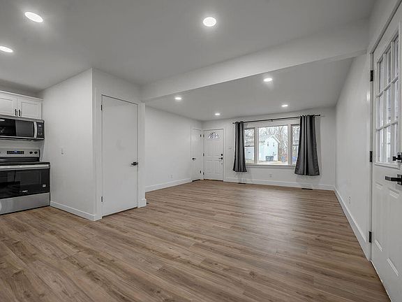 4th image of 1911 Kingtree Ct