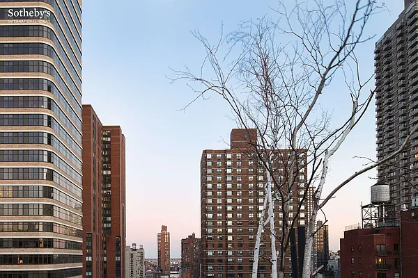 Sold by Sotheby's International Realty | media 3