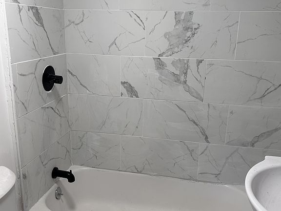 3rd image of 1223 W Hilton St #1