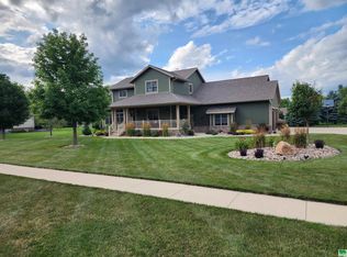 2421 E 9th St, Sheldon, IA 51201