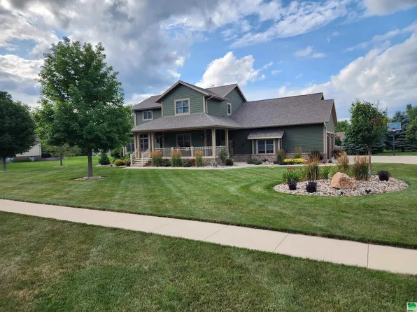 2421 E 9th St, Sheldon, IA 51201