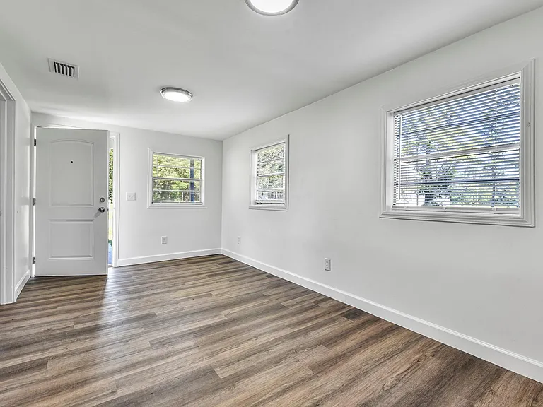 136 McCallman Rd — Photo 6