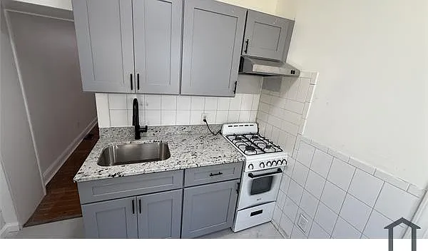 2 bed, 900 sqft, $1,900 — Photo 1