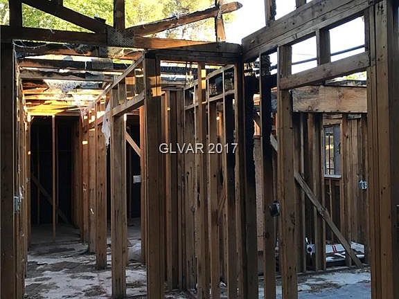 3rd image of 4013 Stormcrest Dr