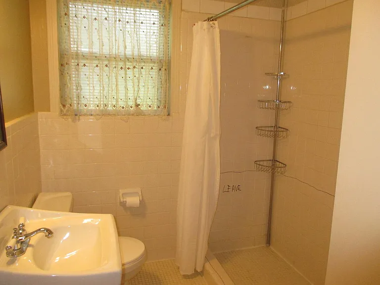 588 Ockley Dr — Photo 9