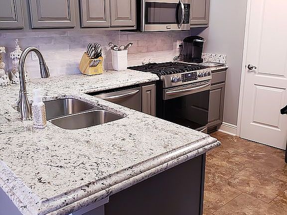 5th image of 2571 Blue Bird Cir