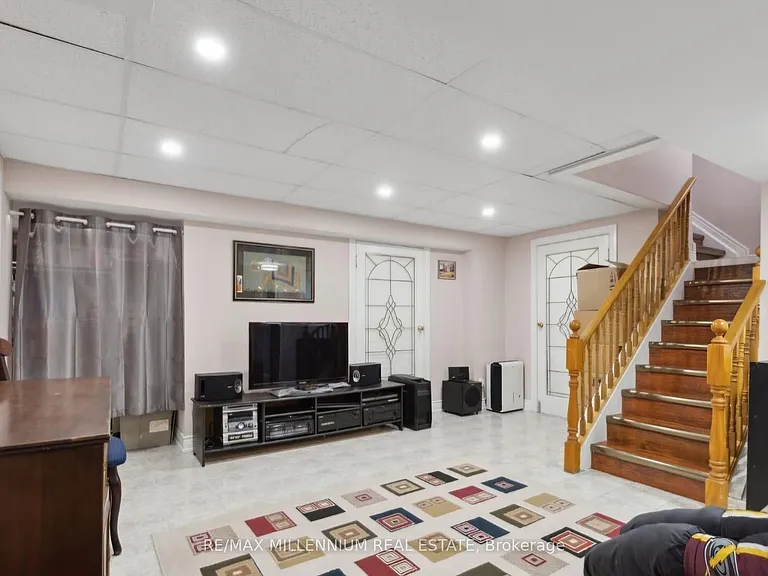 5687 Goldenbrook Dr #BASEMENT — Photo 2