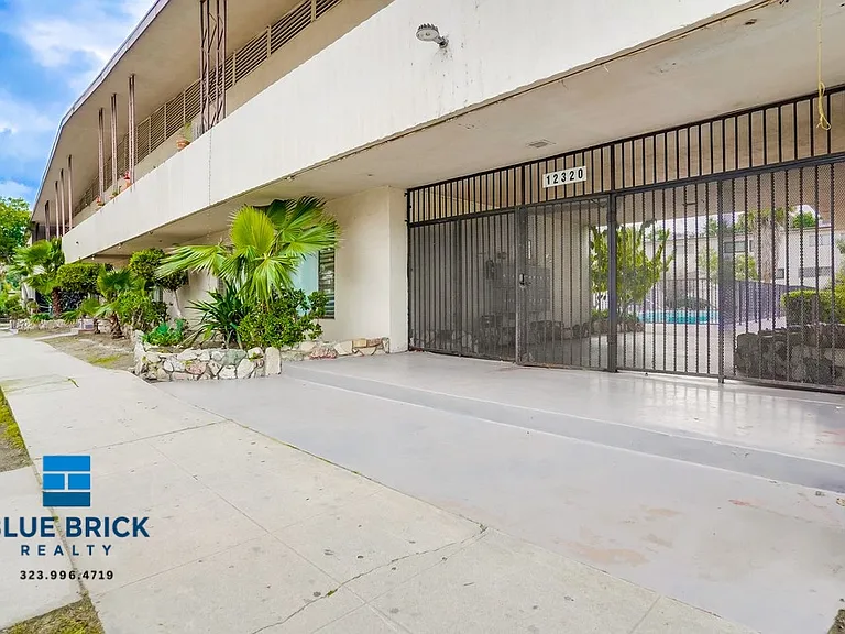 12310 Chandler Blvd #41 — Photo 24