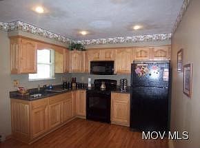 4th image of 606 McKenna Dr