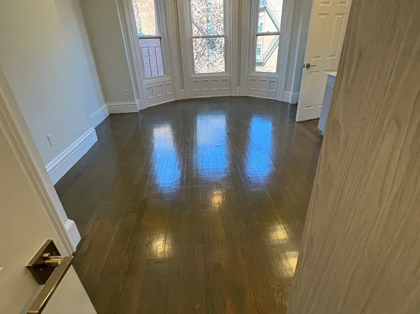 225 Newbury St, Boston, MA