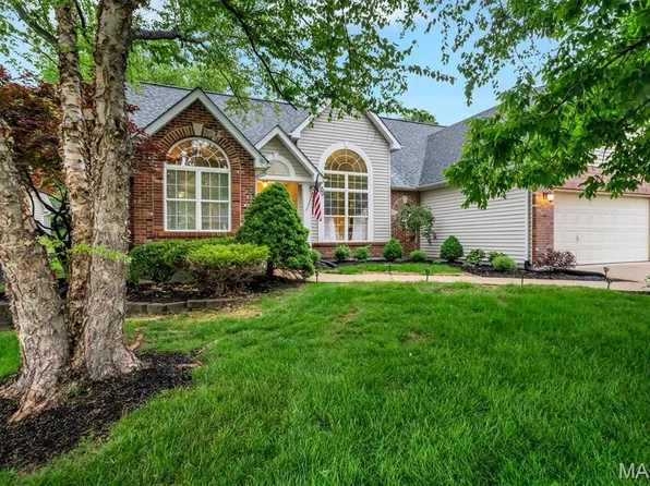 3930 White Rose Ln, Saint Charles, MO 63304