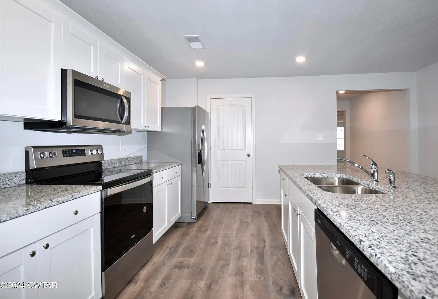 3 bed, 1618 sqft, $1,995 — Photo 2