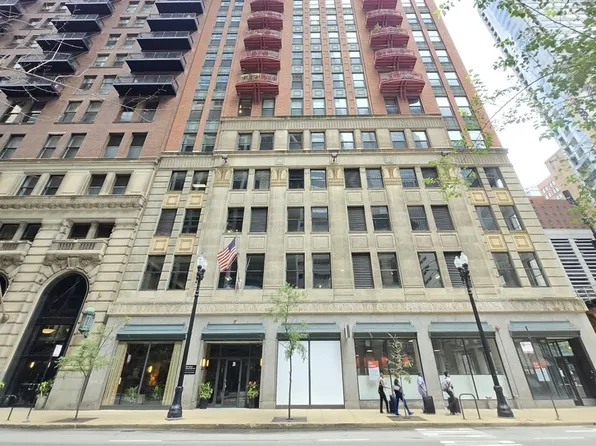 208 W Washington St APT 1211, Chicago, IL 60606