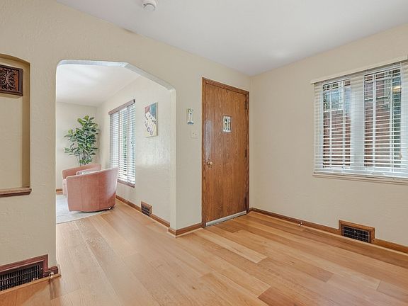 2nd image of 434 Beverly Rd
