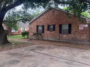 5810 Clarewood Dr, Houston, TX 77081
