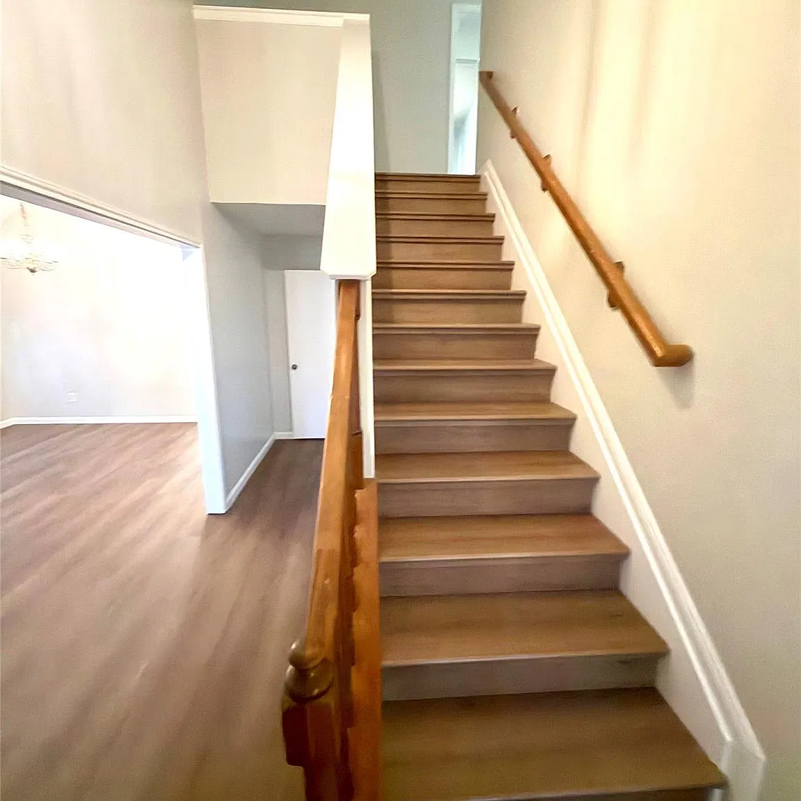 3 bed, 2.5 bath, 1983 sqft, $2,200 — Photo 2