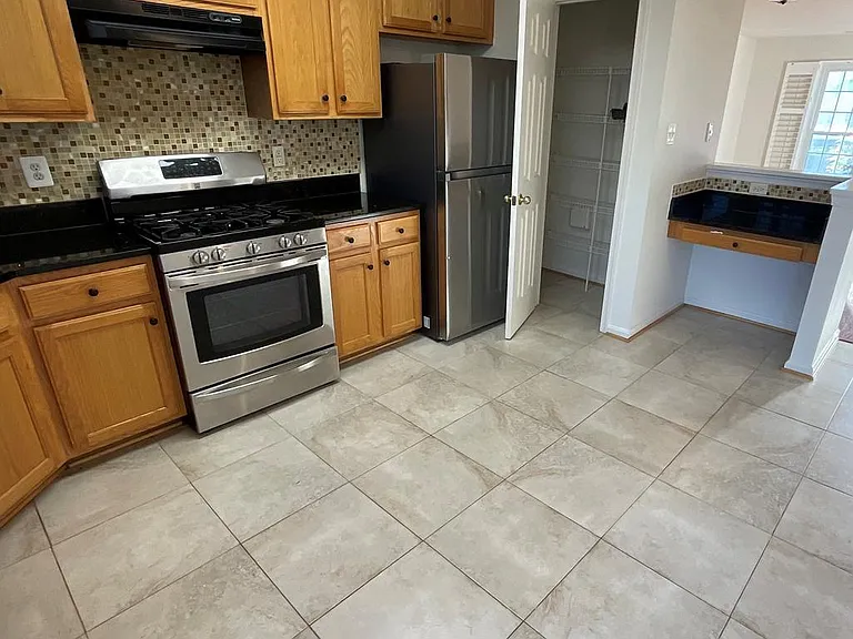 42793 Pilgrim Sq — Photo 5