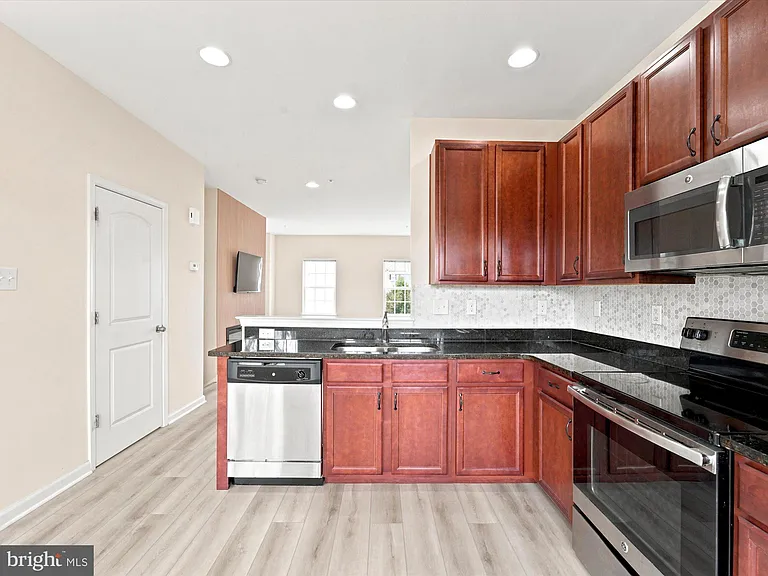 145 Mercer Ct — Photo 9