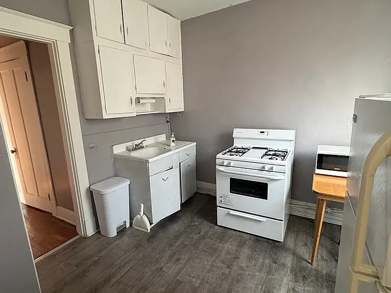 203 W McMillan St — Photo 2