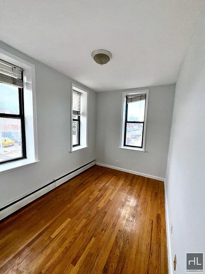 40-04 36th Avenue — Photo 2