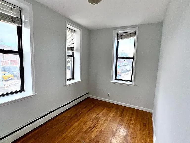 4004 36th Ave #4E — Photo 2