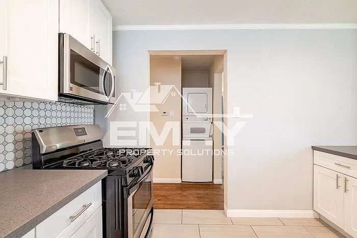 3 bed, 1.0 bath, $3,199 — Photo 3