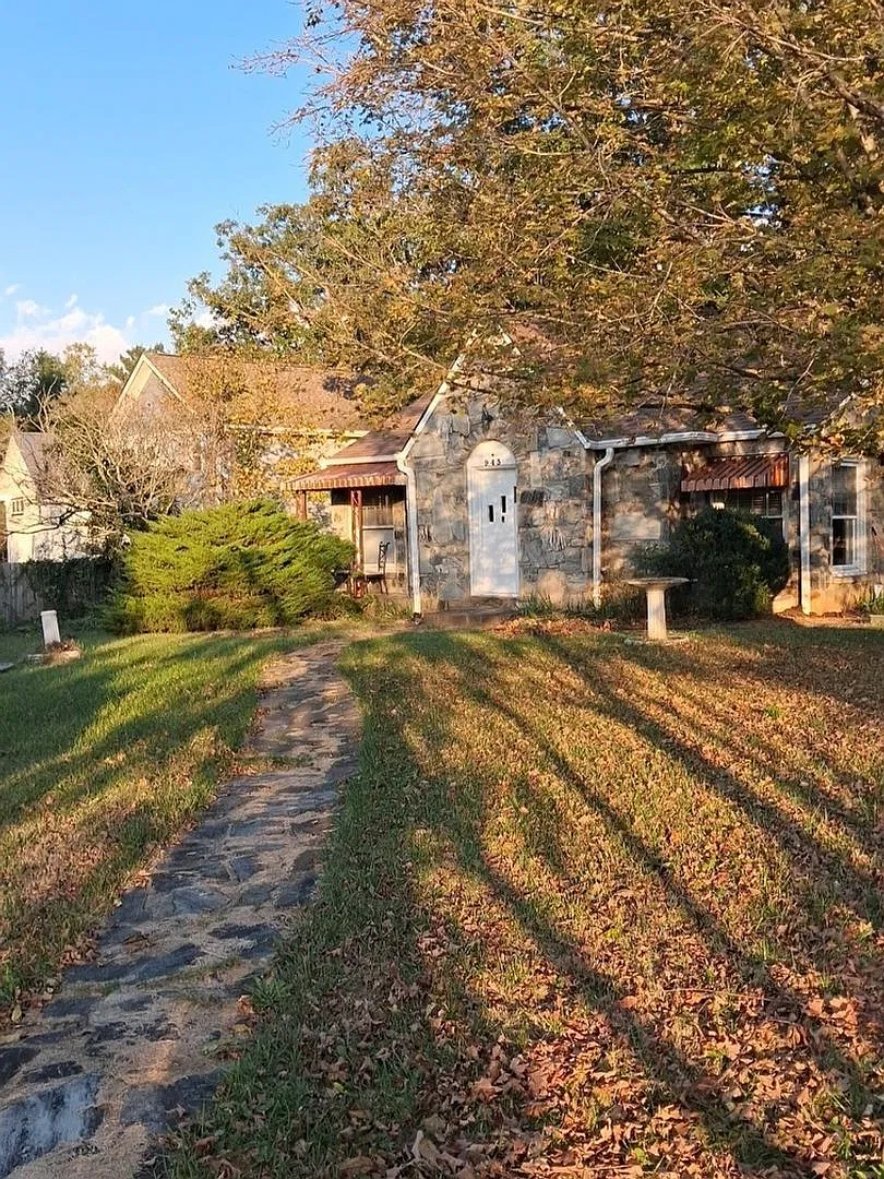 Charming 3BR stone home near downtown — Photo 1