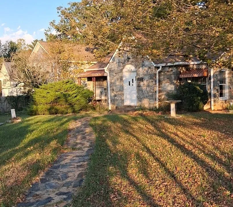 943 Tunnel Rd