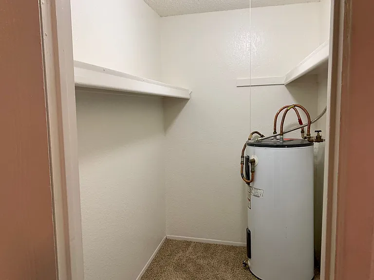 Sunset Vista Apartments — Photo 14