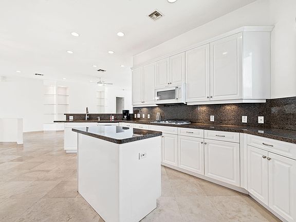 5th image of 1630 SE 11th Street