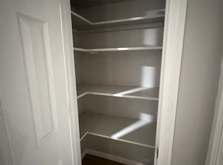 391 Grayson Dr #B, Springfield, MA 01119