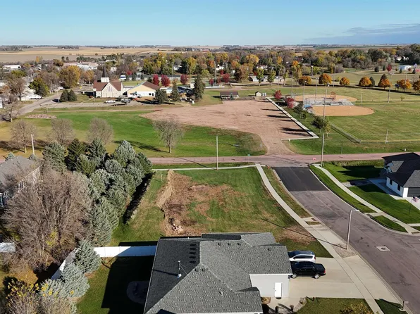 105 Lacy Ave, Garretson, SD 57030