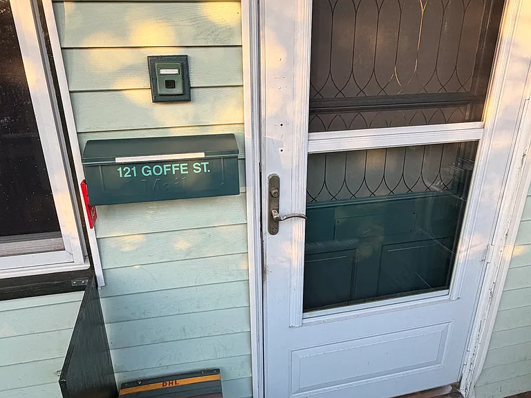 121 Goffe St — Photo 10