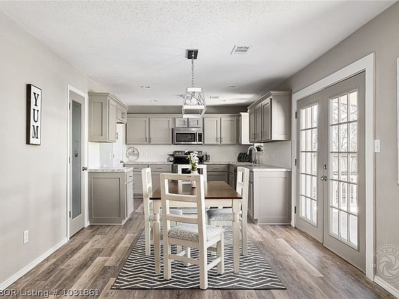 2nd image of 106 S 39th St #Townhouse