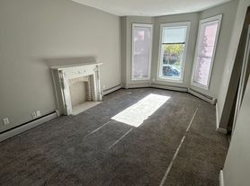 728 East 16th Street (New Town)