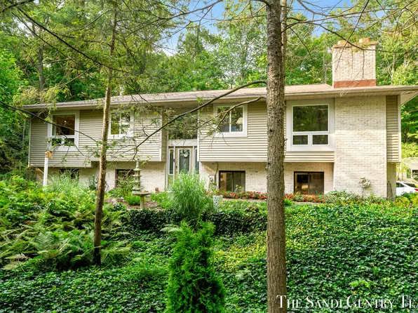 17445 W Spring Lake Rd, Spring Lake, MI 49456
