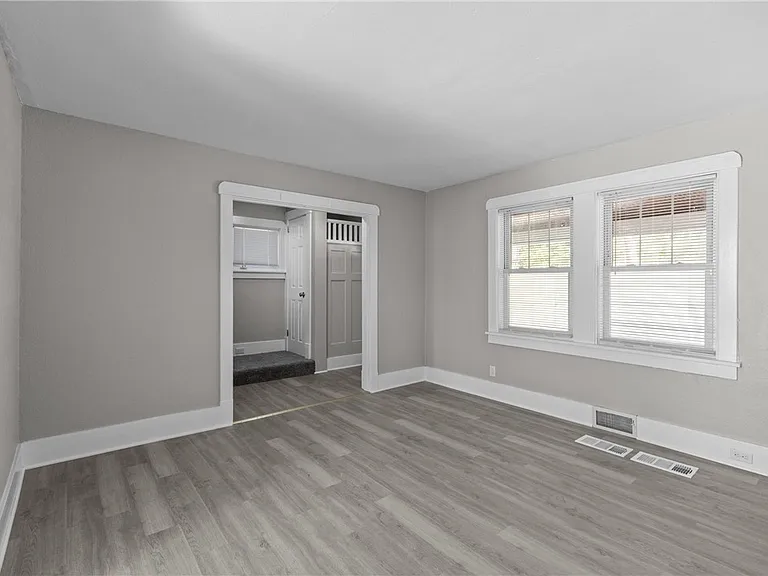 3065 Latonia Ave — Photo 6