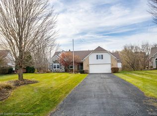 10760 Grassy Knoll Ct, Brighton, MI 48114