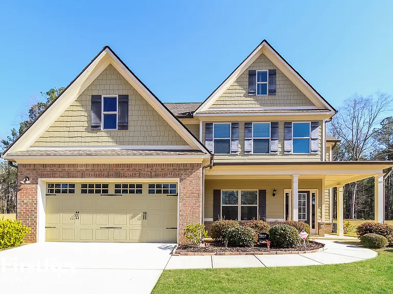 1810 Cedar Oaks Ln — Photo 1