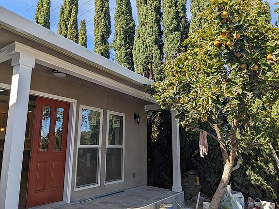 Entrance, front yard