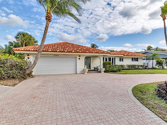 3rd image of 5580 NE 31st Avenue