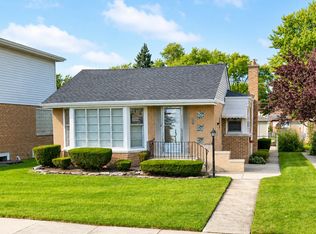 5216 Dobson St, Skokie, IL 60077