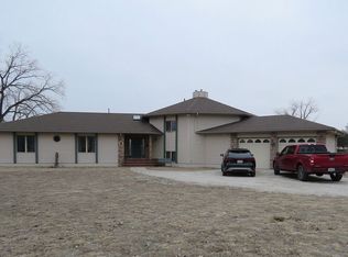 4011 Lakeview Dr, Cedar Creek, NE 68016