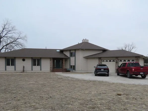 4011 Lakeview Dr, Cedar Creek, NE 68016