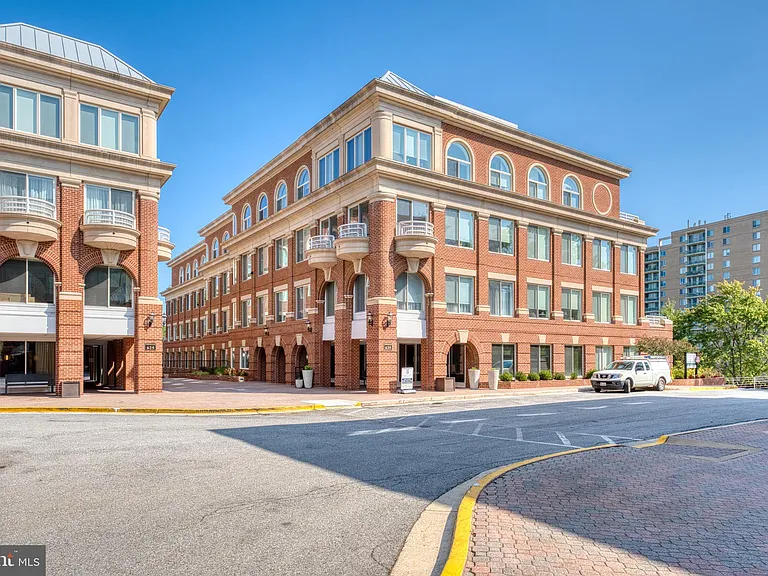 635 Slaters Ln #306 — Photo 48